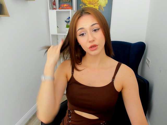 MakeYouHappy live cam
