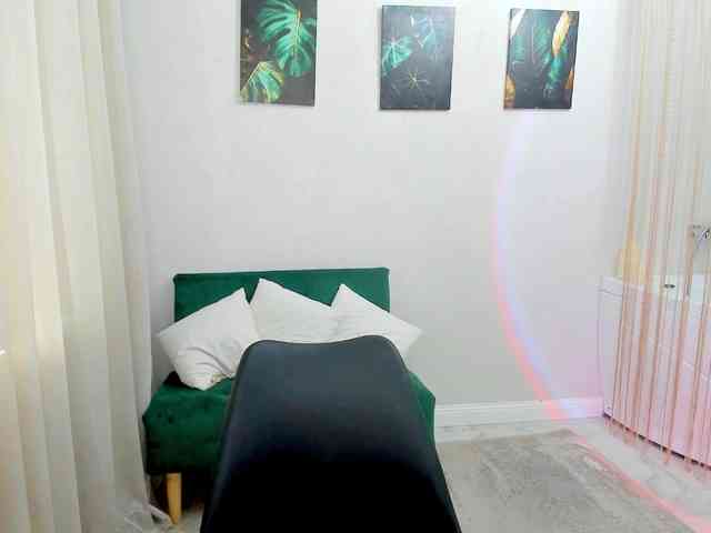 MakeYouHappy webcam