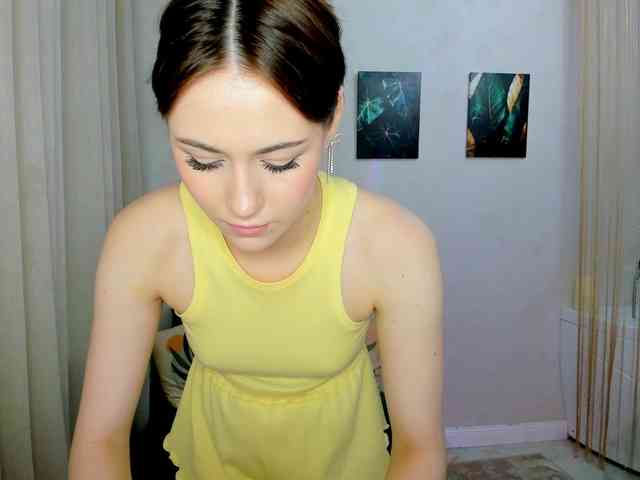 MakeYouHappy webcam