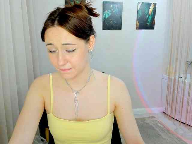 MakeYouHappy webcam