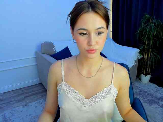 MakeYouHappy webcam