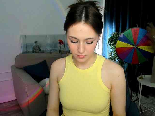 MakeYouHappy webcam