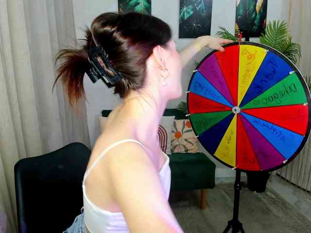 MakeYouHappy webcam