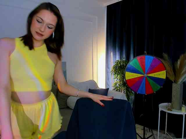 MakeYouHappy webcam