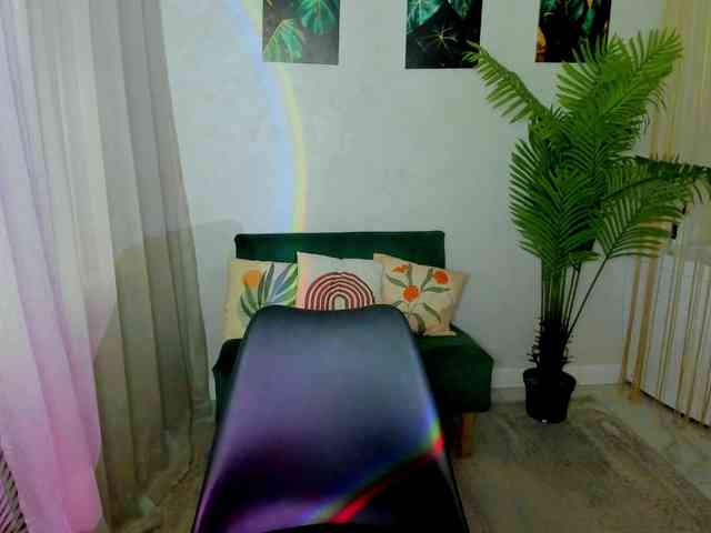 MakeYouHappy webcam