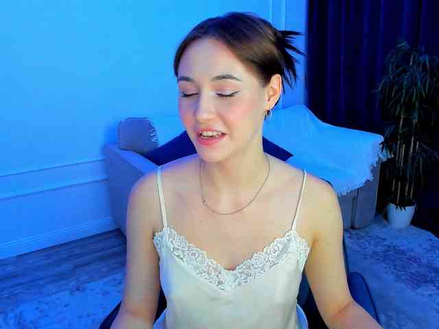 MakeYouHappy webcam
