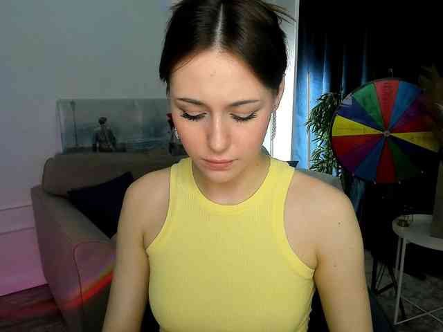 MakeYouHappy webcam