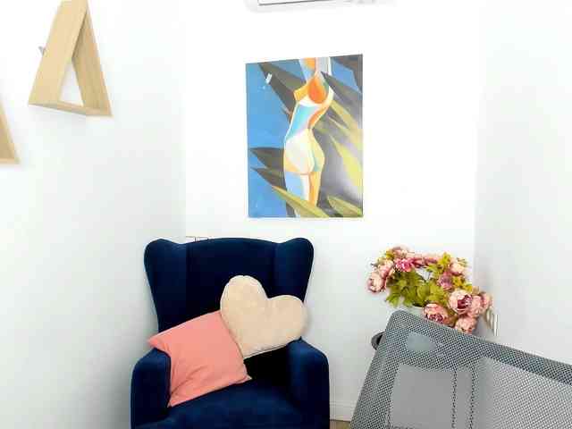 MakeYouHappy webcam