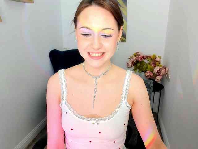 MakeYouHappy webcam