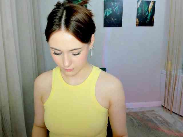 MakeYouHappy webcam