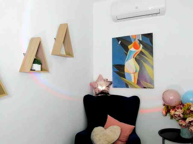 MakeYouHappy webcam