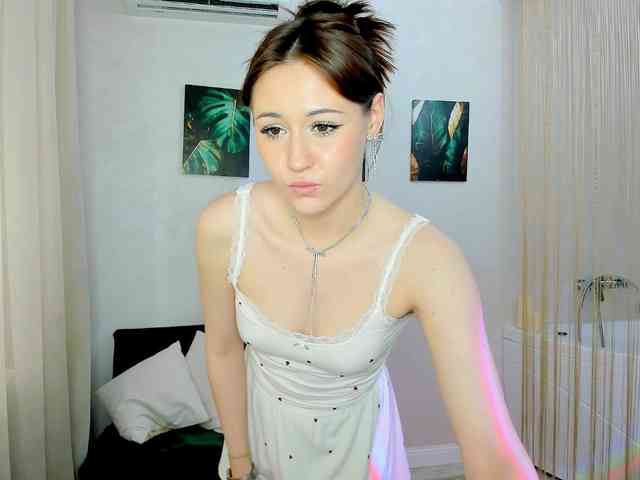 MakeYouHappy webcam