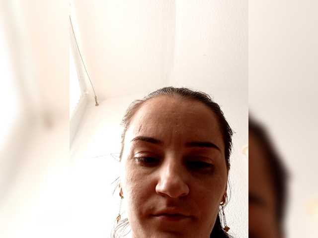 le modèle Mya100 est en webcam porno dans un show sur le site bongacams, il possède les tags suivants: White/Caucasian,Brunette,Shaved