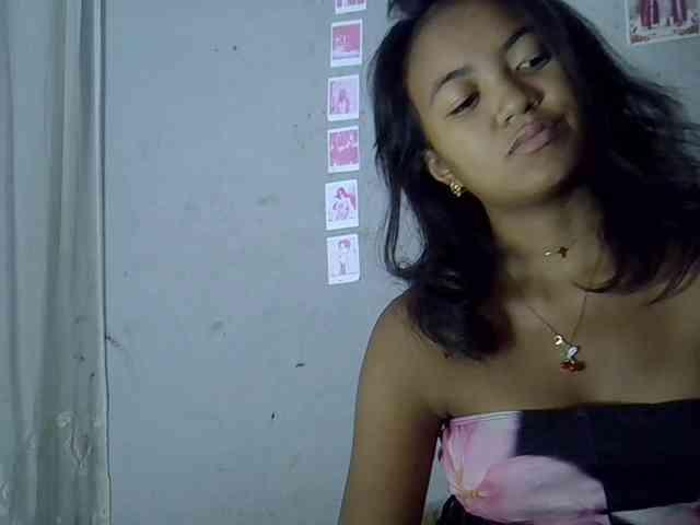 Nickylouama webcam