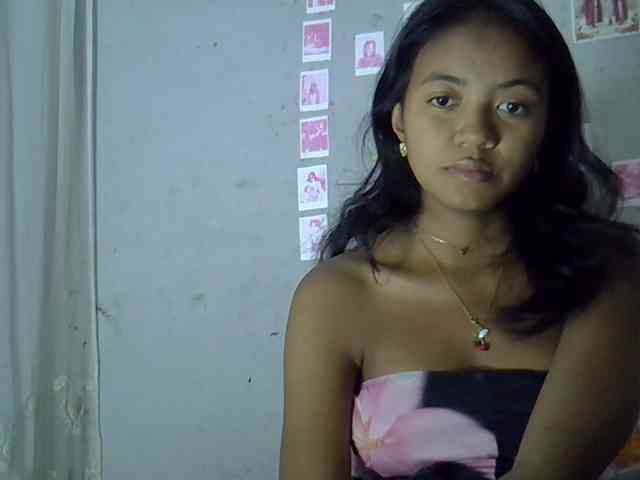 Nickylouama webcam