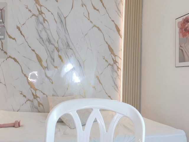 ZoeLonghair live cam on BongaCams