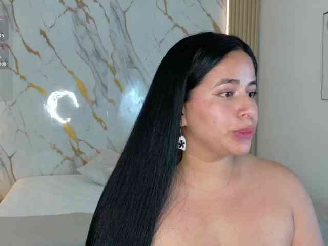 ZoeLonghair webcam