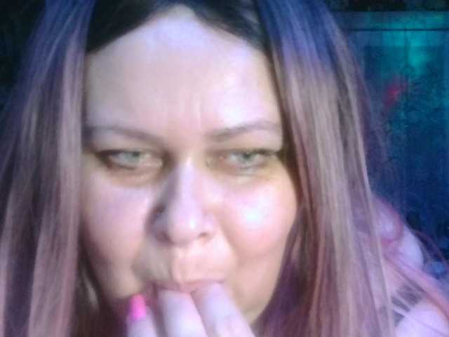 CharleeKendall's BongaCams show and profile