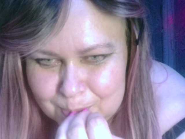 CharleeKendall's BongaCams show and profile