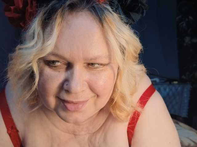 CharleeKendall live cam on BongaCams