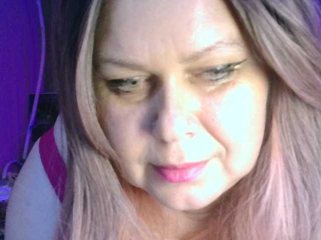 le modèle CharleeKendall est en webcam porno dans un show sur le site bongacams, il possède les tags suivants: White/Caucasian,Blonde,Shaved