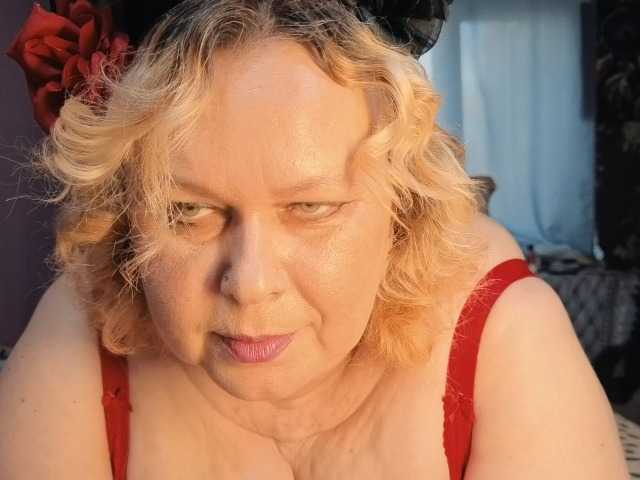 CharleeKendall live cam on BongaCams