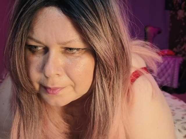 CharleeKendall live cam on BongaCams