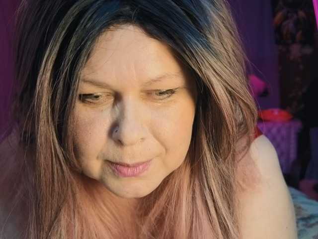 CharleeKendall live cam preview