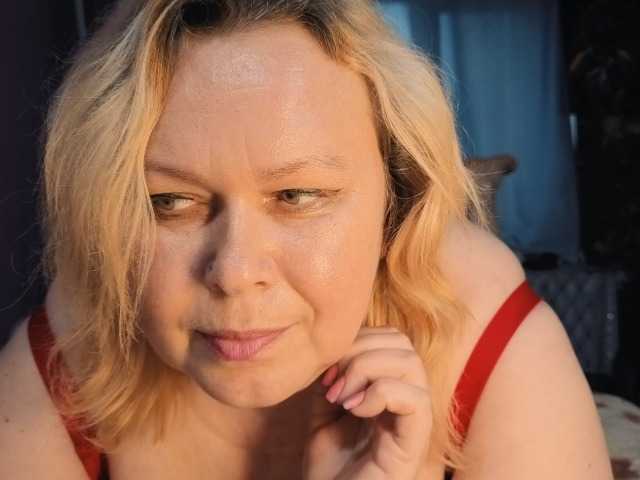 CharleeKendall live cam on BongaCams