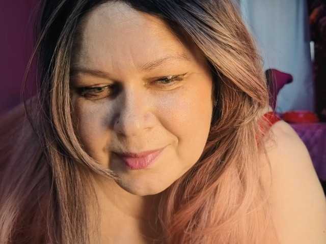 CharleeKendall live cam on BongaCams