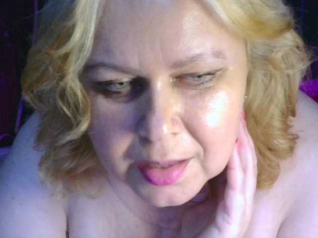 CharleeKendall live cam on BongaCams
