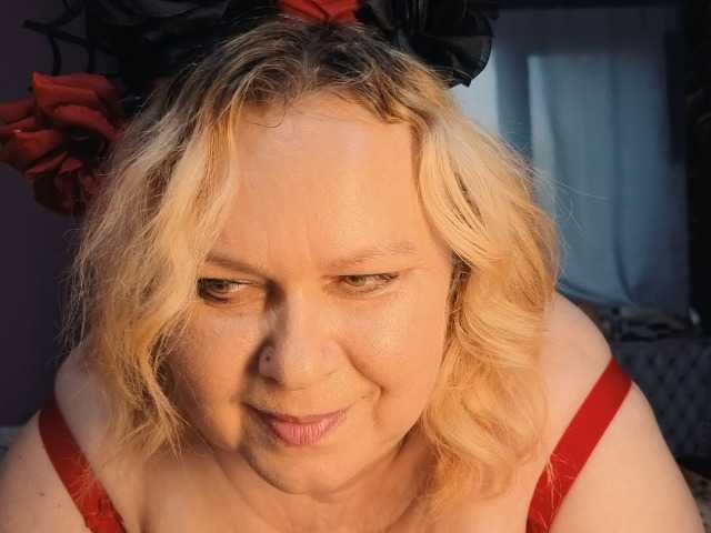 CharleeKendall live cam on BongaCams