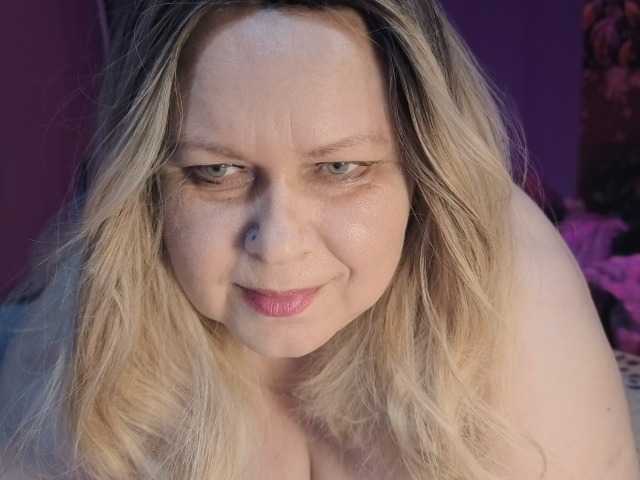 CharleeKendall live cam on BongaCams