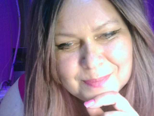 le modèle CharleeKendall est en webcam porno dans un show sur le site bongacams, il possède les tags suivants: White/Caucasian,Blonde,Shaved