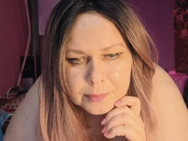 CharleeKendall live cam on BongaCams