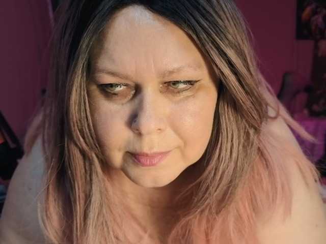 CharleeKendall live cam on BongaCams
