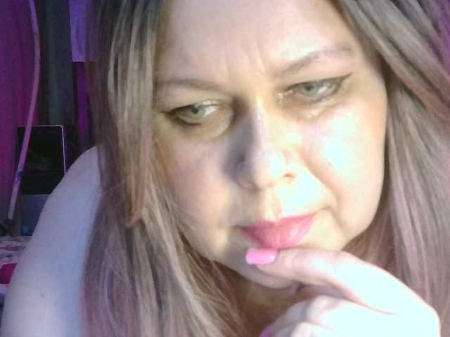 CharleeKendall live cam on BongaCams
