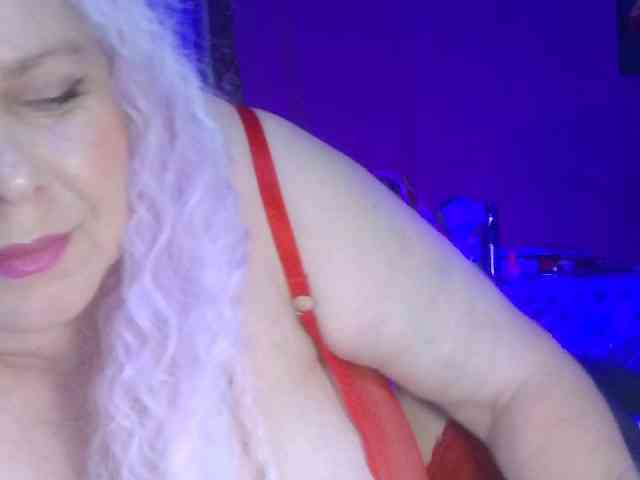CharleeKendall webcam