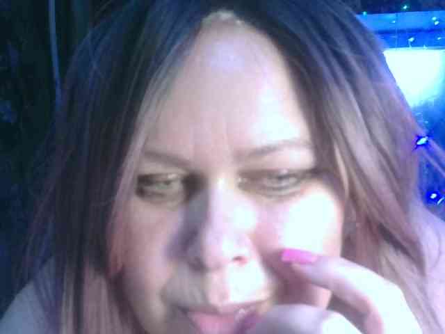 Модель: CharleeKendall