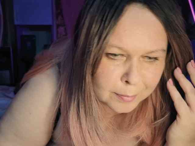 CharleeKendall webcam