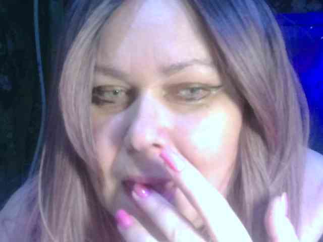 CharleeKendall webcam