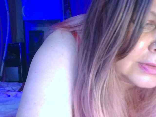 CharleeKendall webcam
