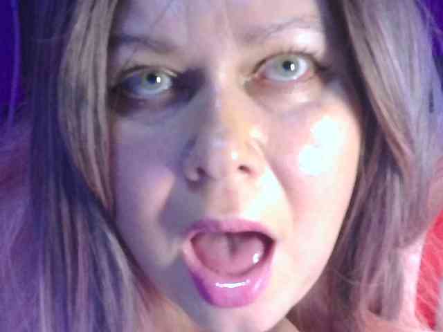 CharleeKendall webcam