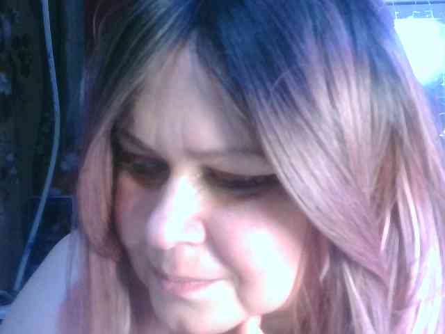 CharleeKendall webcam