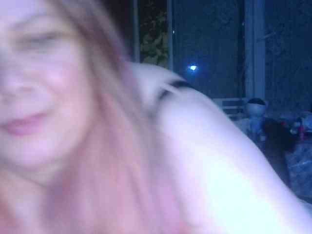 CharleeKendall webcam
