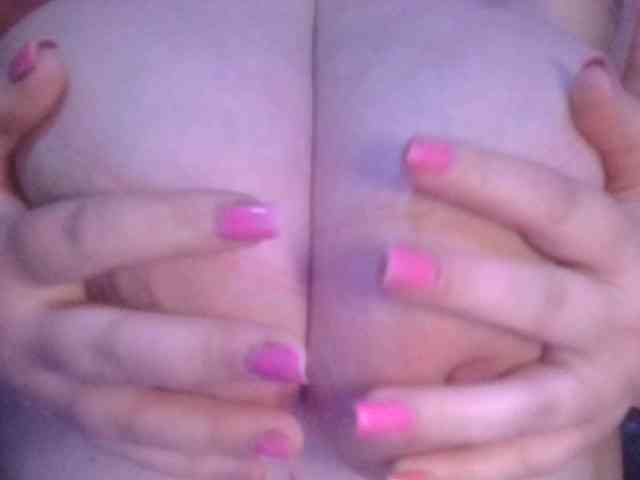 CharleeKendall webcam