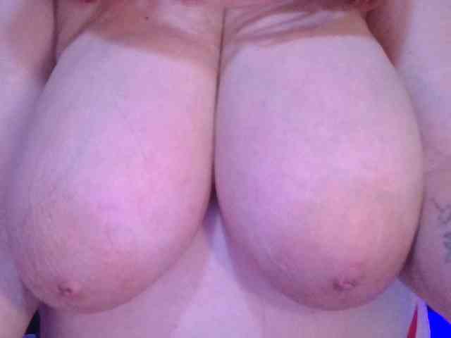 CharleeKendall webcam