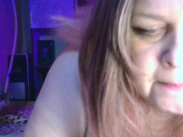CharleeKendall webcam