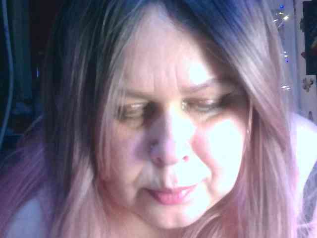 CharleeKendall webcam
