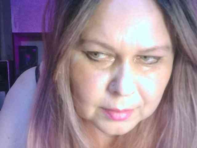 CharleeKendall Live Webcam on BongaCams
